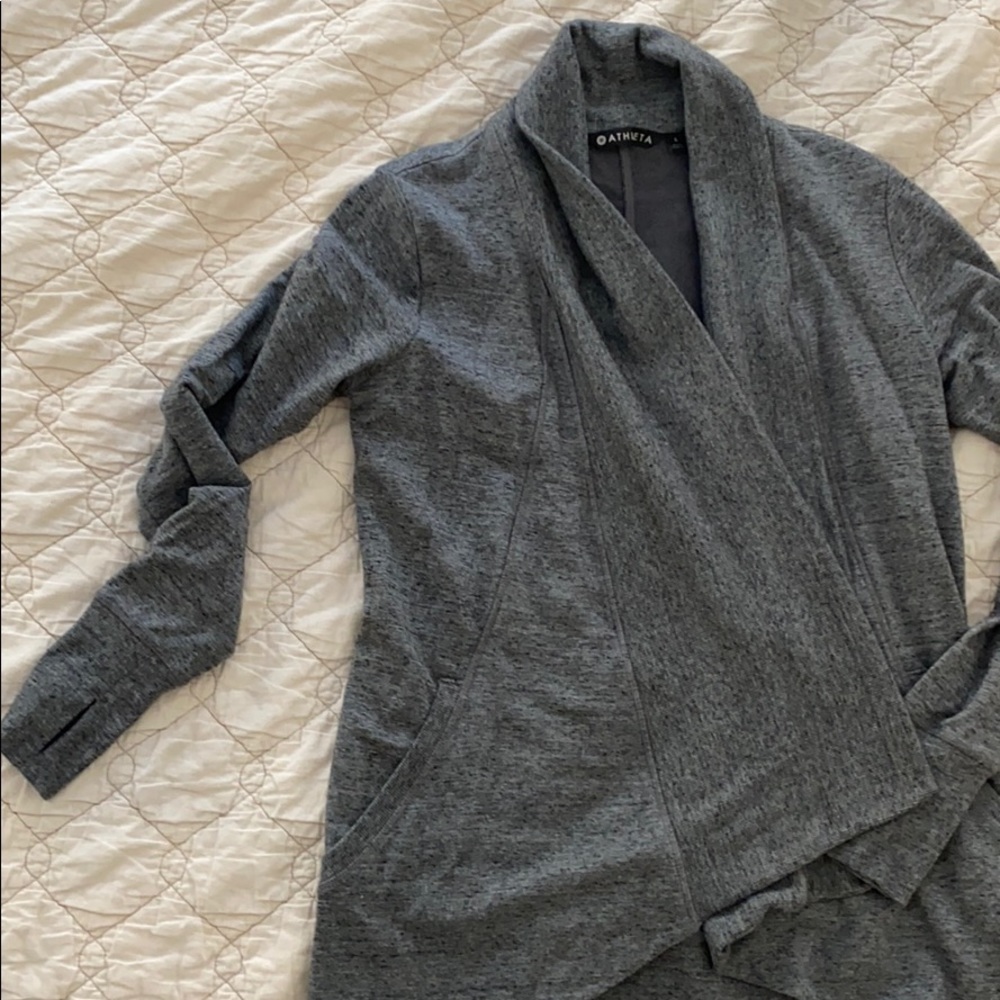 New cardigan sweater flyaway - Picture 2 of 4